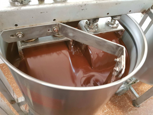 Szilárd halmazállapotból folyékony csokoládé - az őrlés és finomítás jelentősége a csokoládégyártásban